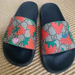 GUCCI SLIDES